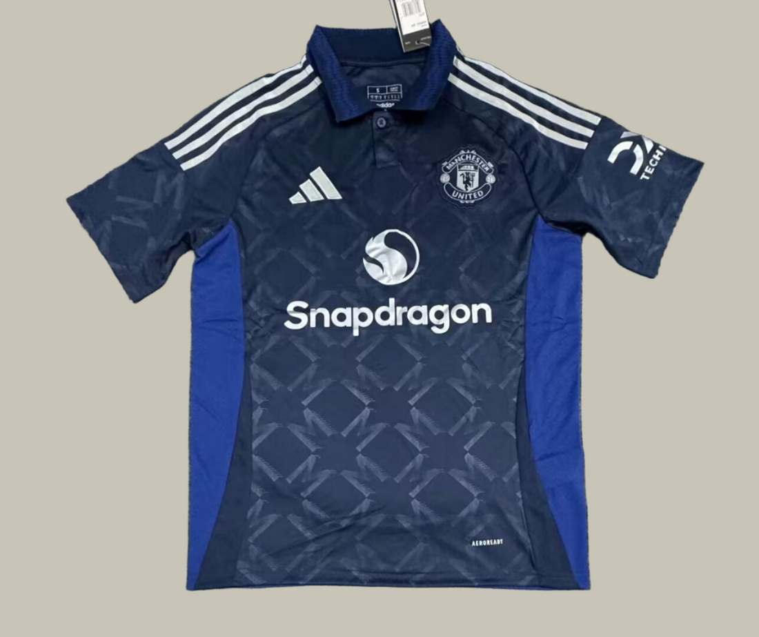 Manchester United shirt Audience version 24/25