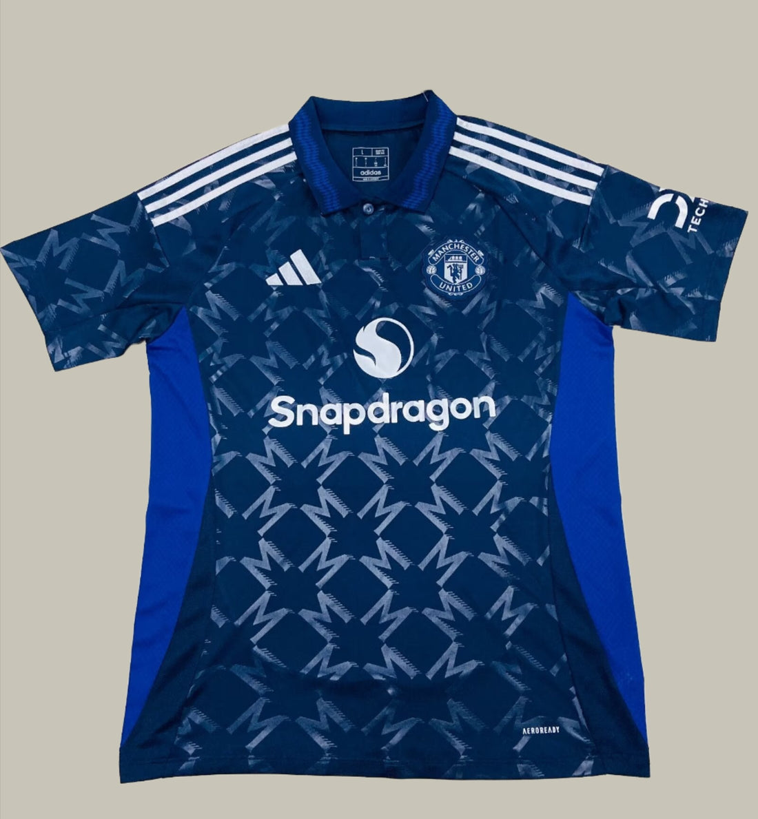 Manchester United shirt Audience version 24/25